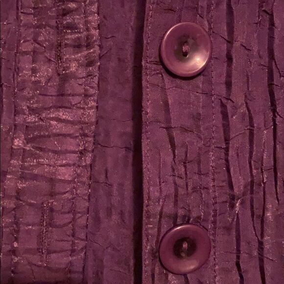 Drapers and Damon’s button textured shirt … - Picture 5 of 8